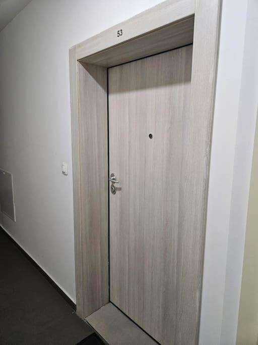 Milo Apartment Skopje Buitenkant foto