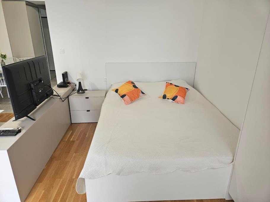 Milo Apartment Skopje Buitenkant foto