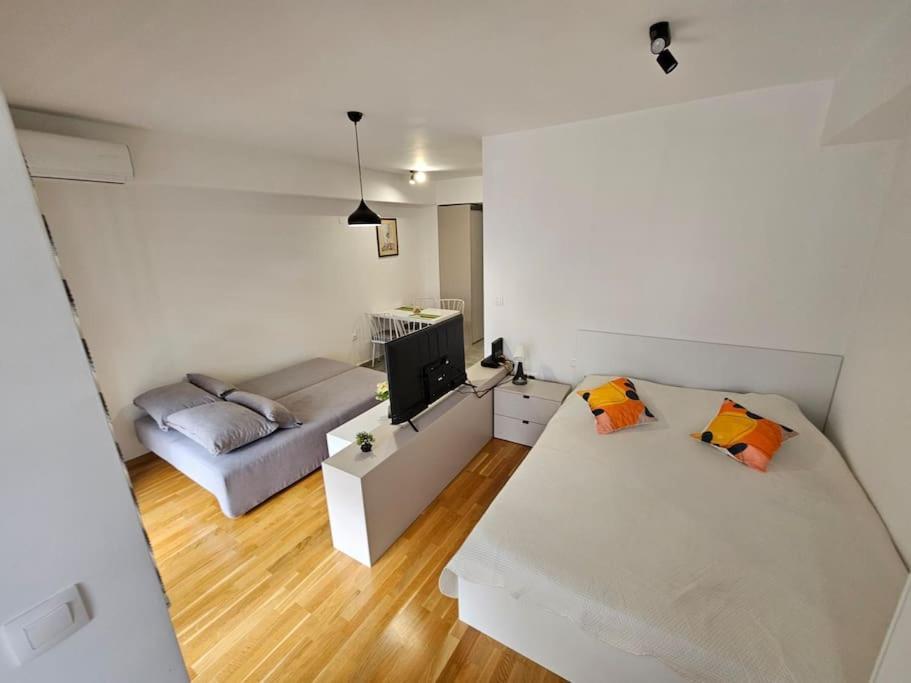 Milo Apartment Skopje Buitenkant foto