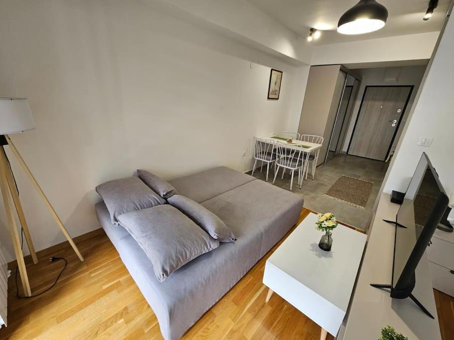 Milo Apartment Skopje Buitenkant foto