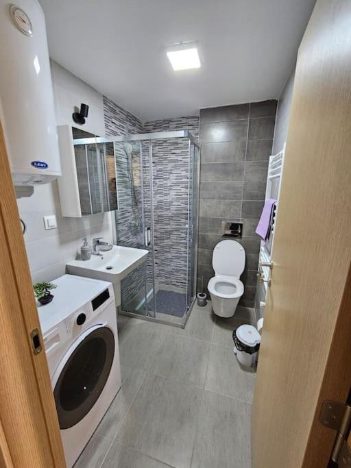 Milo Apartment Skopje Buitenkant foto