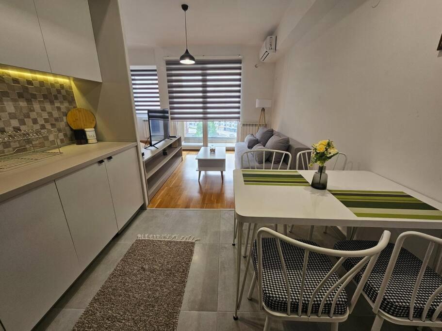 Milo Apartment Skopje Buitenkant foto