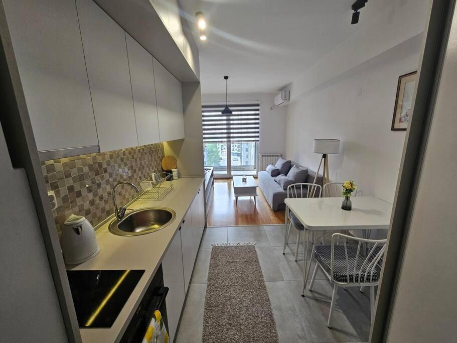 Milo Apartment Skopje Buitenkant foto