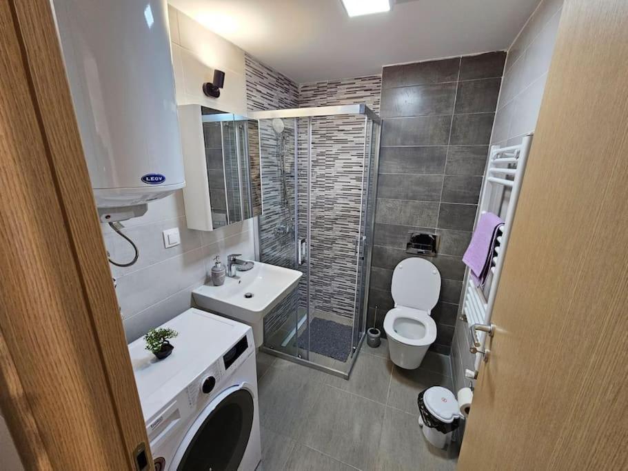 Milo Apartment Skopje Buitenkant foto